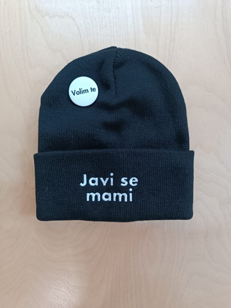Javi se mami Winter Hat ~ Black
