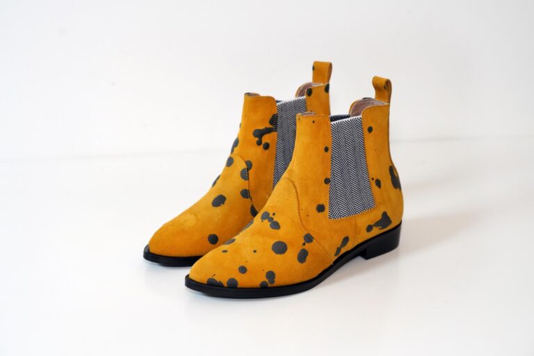 Chelsea Boot Yellow Black Spots